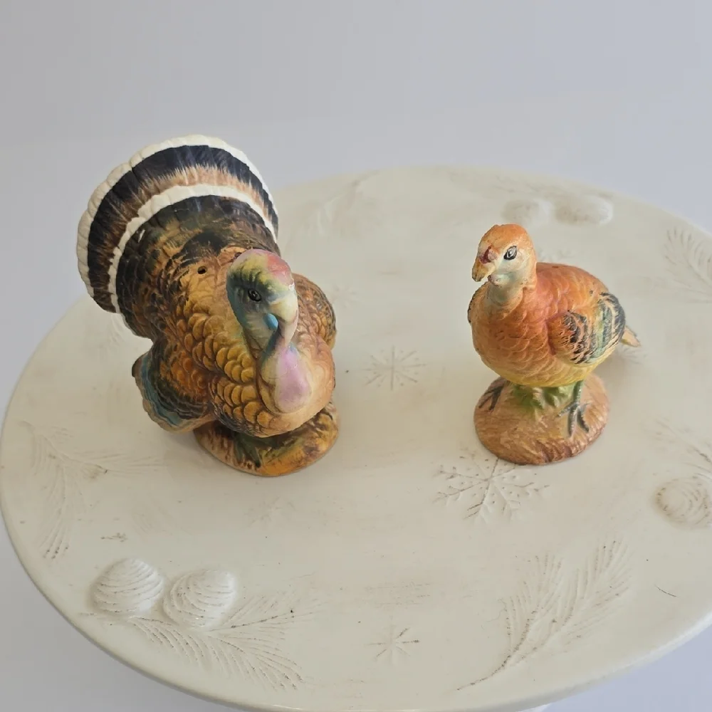 Vintage Set Of 2 Napcoware Turkey Handpainted  Ceramic Salt & Pepper Shakers